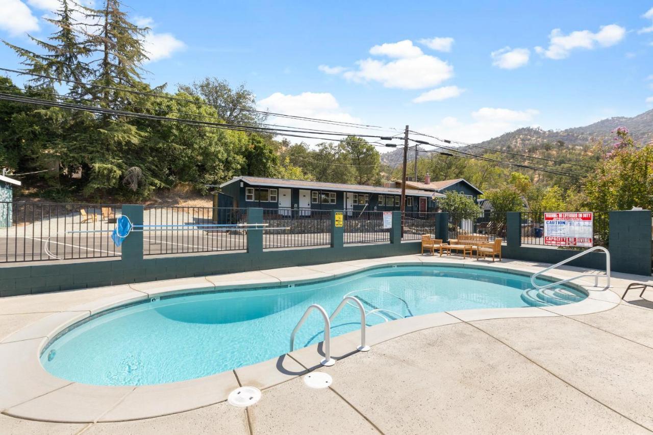The Belle Sequoia Motel Rm9 Three Rivers Eksteriør billede